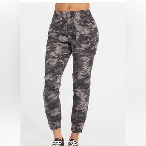 SPANX Stretch Mid Rise Twill Army Jogger; Size large